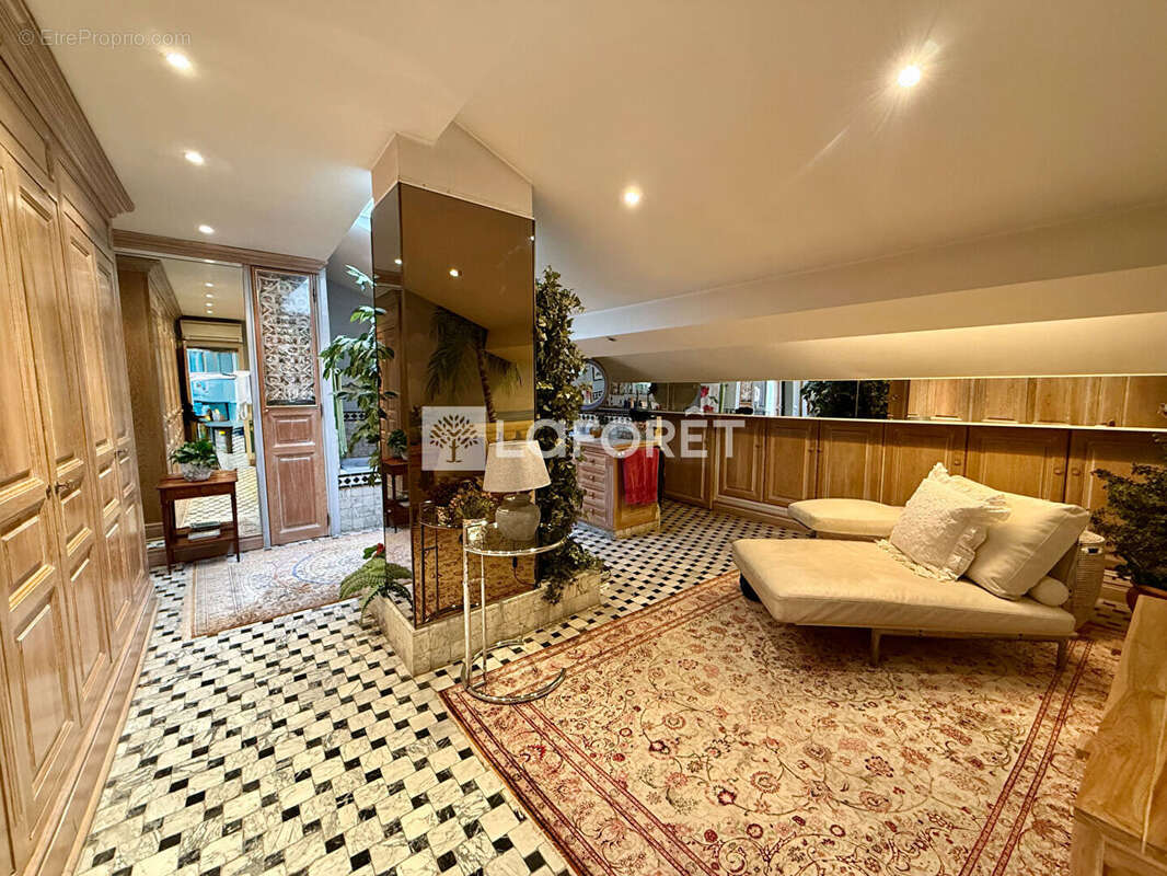 Appartement à MARSEILLE-1E