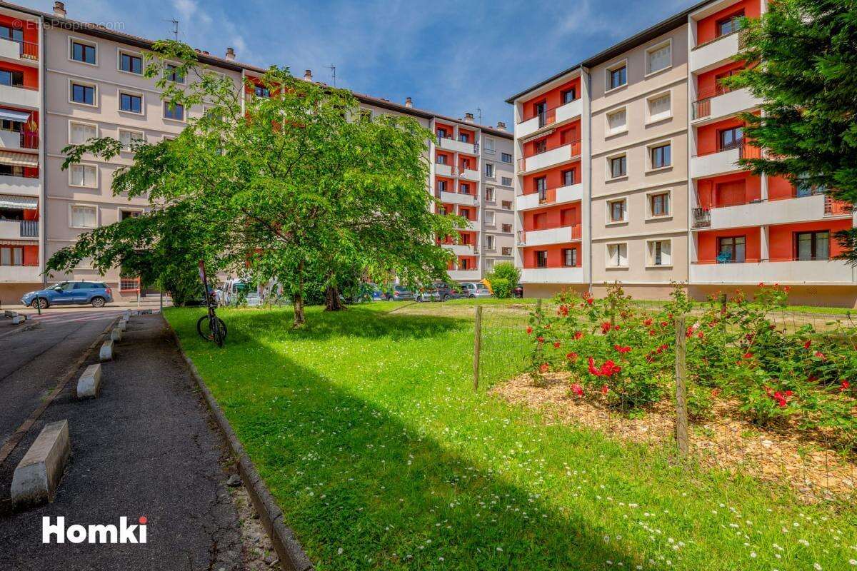 T3 (poss T4) de 68 m² - Balcon - Cave - Gratte-Ciel - photo 8