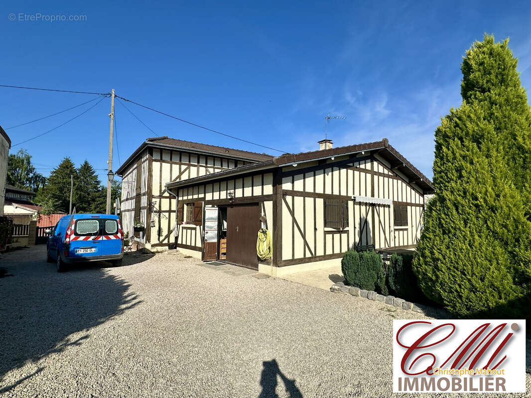 Maison à SAINT-REMY-EN-BOUZEMONT-SAINT-GENEST-ET-ISSON