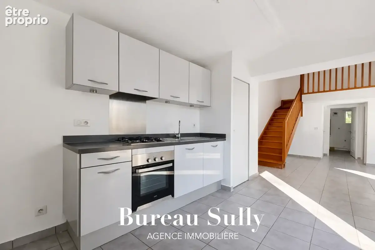 Limite GENAY sur MASSIEUX / Maison T4 (90m2 hab) sur 329m2 de terrain clos arboré parking. TB état - photo 7