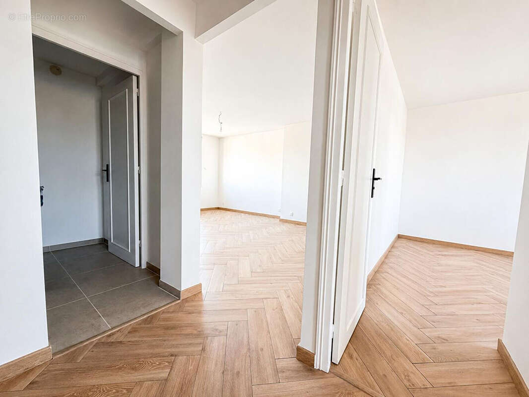 appartement 3 pièces dans une copropriété au pied de la gare d'Enghien-les-Bains - photo 6