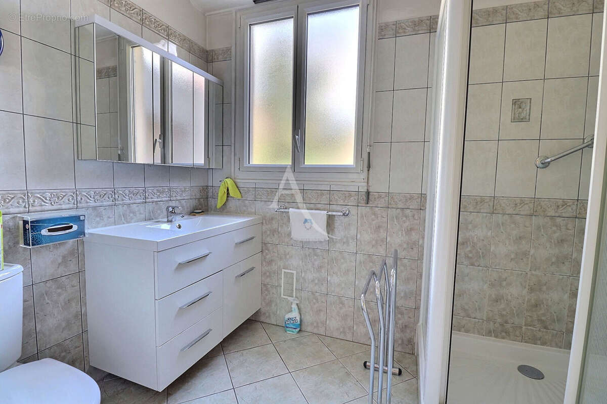 Appartement à LE MESNIL-LE-ROI