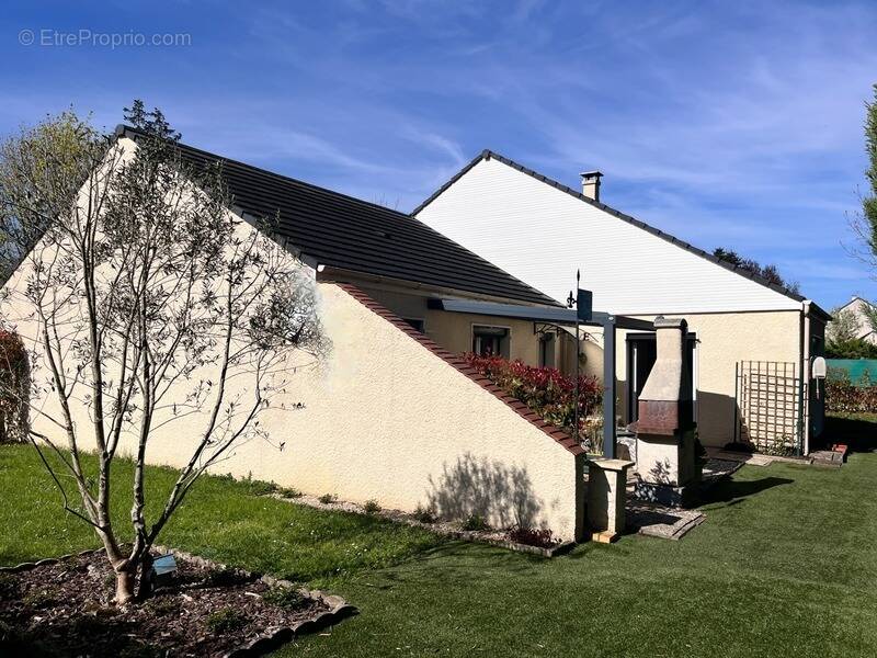 Maison à SAINT-PRYVE-SAINT-MESMIN