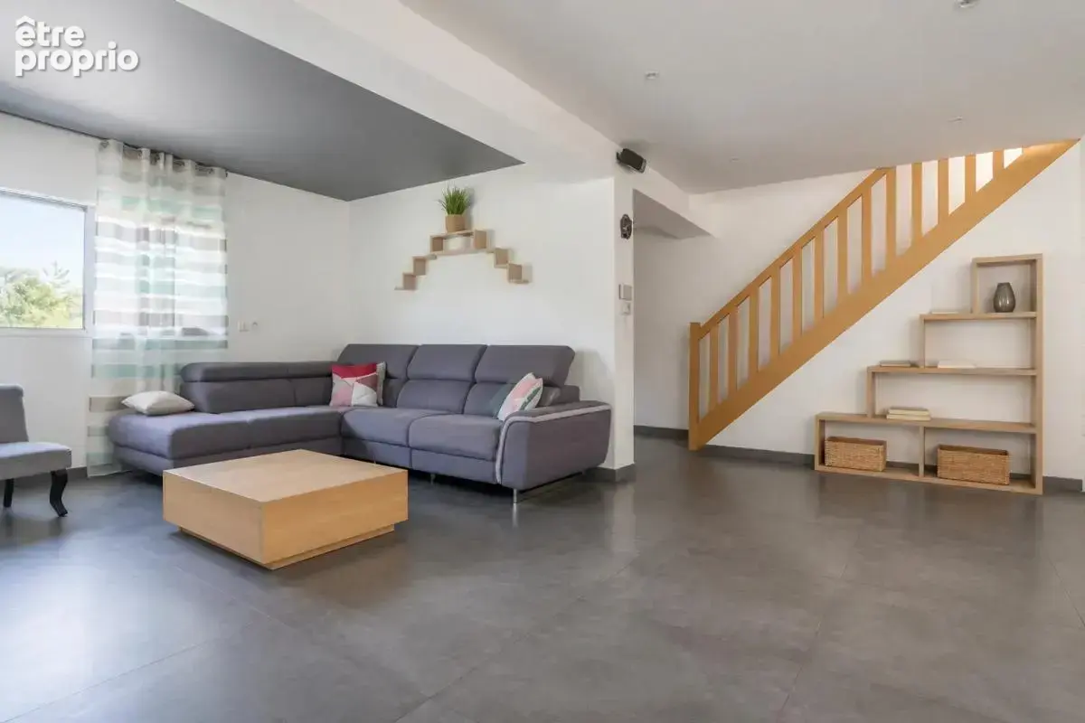 Maison familiale 7 pièces de 250 m² au Mesnil-Saint-Denis avec studio indépendant - photo 3