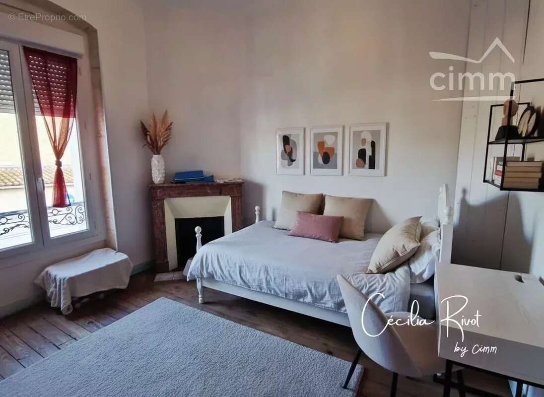 Maison à SAINT-YZAN-DE-SOUDIAC