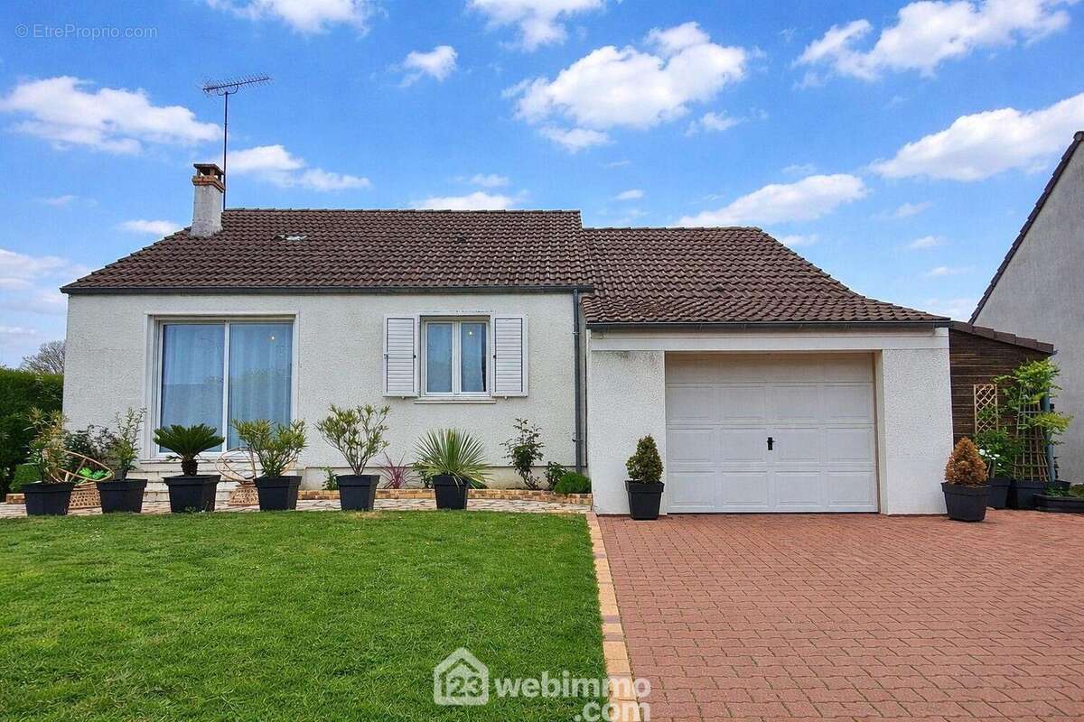 Venez visiter cette belle maison entretenue de 102 m². - Maison à MALESHERBES