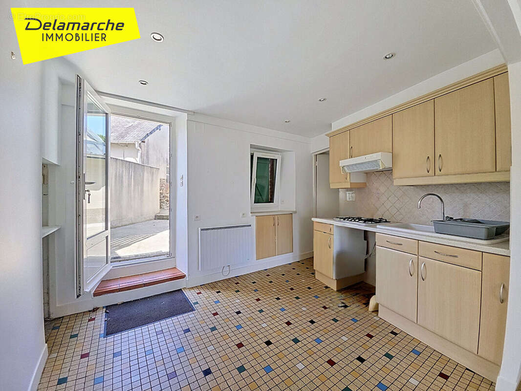 A vendre maison et dépendance bourg de Brehal  3 pièces - photo 6