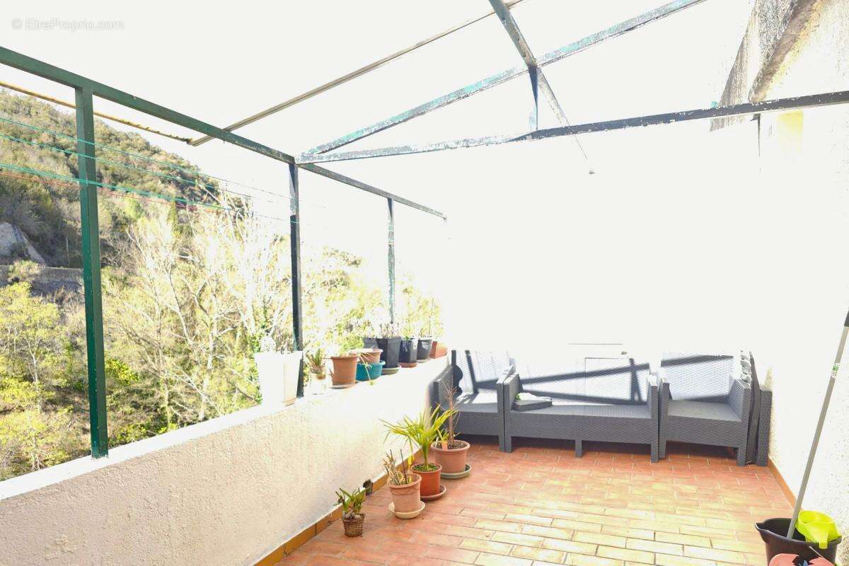 Appartement à REYNES