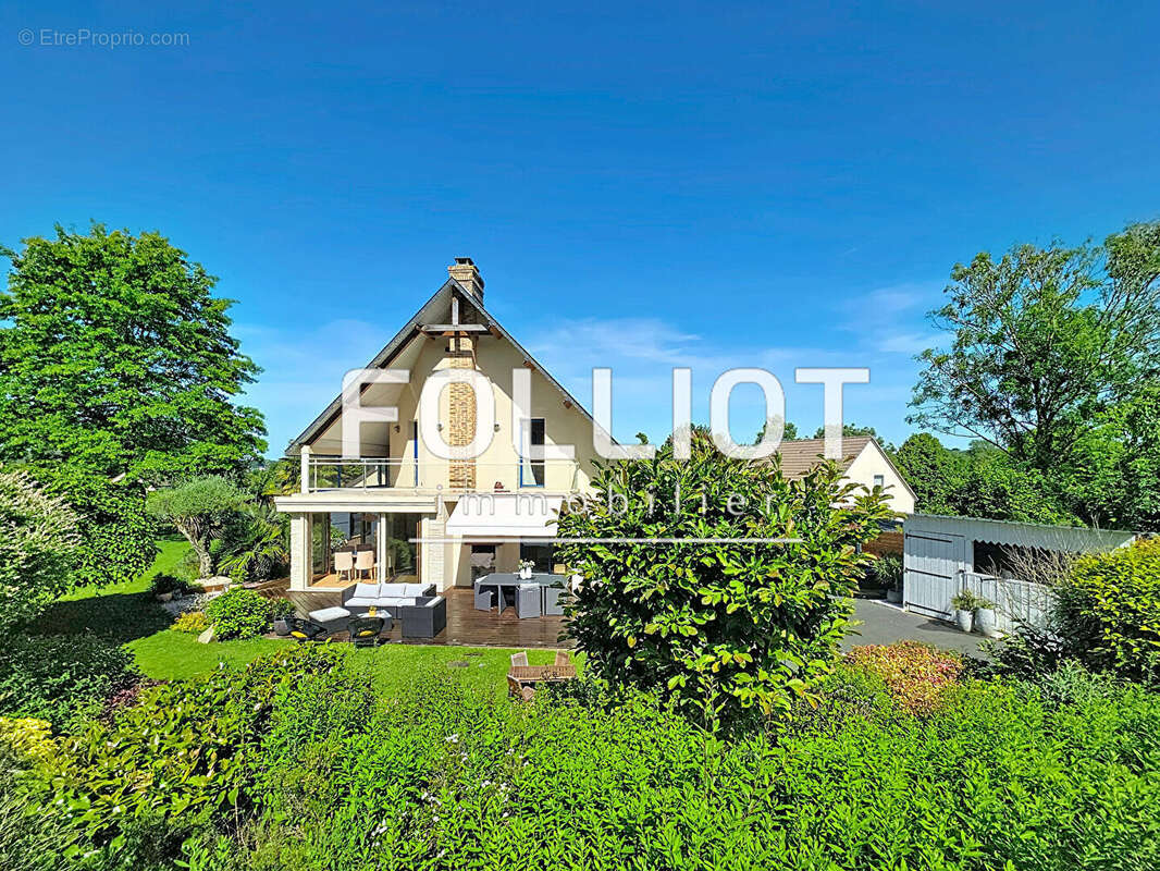 Maison à CERENCES