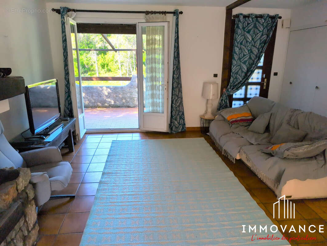 Maison 136 m² à Saint-Clement-De-Riviere  - photo 2