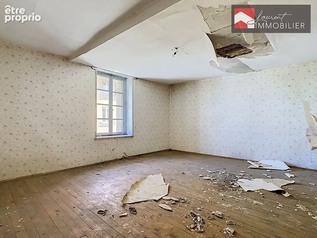 Cuisery - Maison de ville à rénover - Fort potentiel d'investissement ! - photo 2