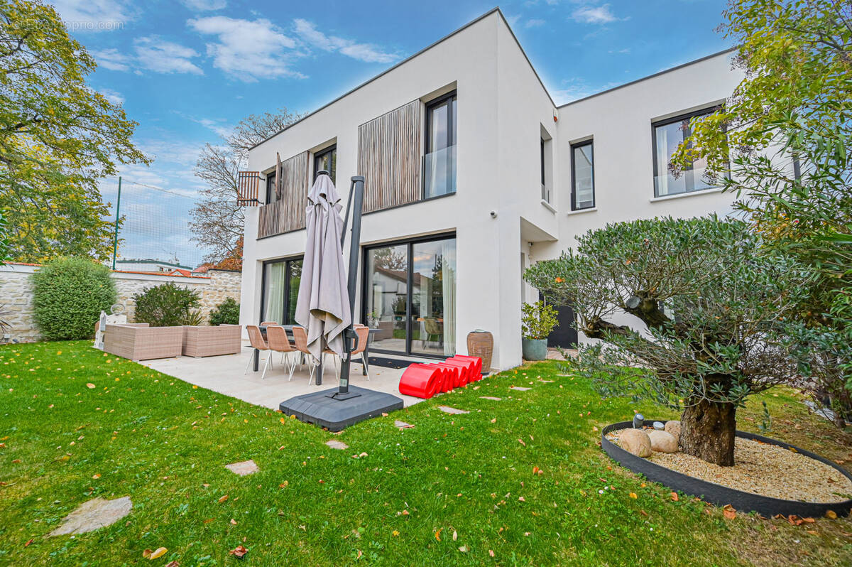 Maison à SAINT-MAUR-DES-FOSSES