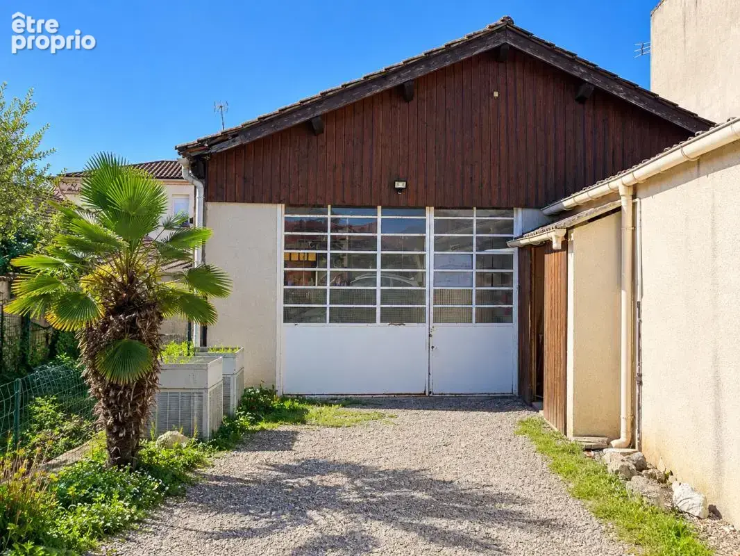 Immeuble avec jardinet et garage - photo 4