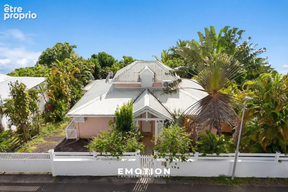 Villa T7 avec piscine et vue sur la végétation   Baie-Mahault   Terrain 841 m2 - photo 3