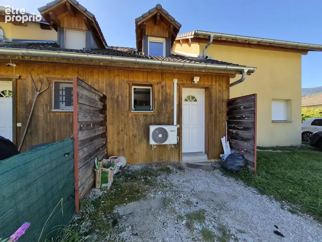 Maison jumelée de 2011 de 53 m2 édifiée sur un terrain de 190 m2 - photo 2