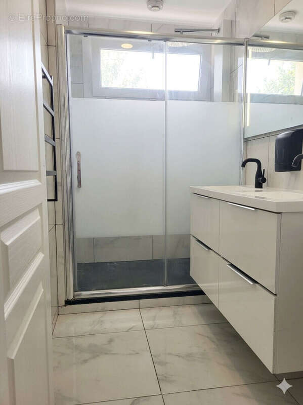 Appartement à LES CLAYES-SOUS-BOIS