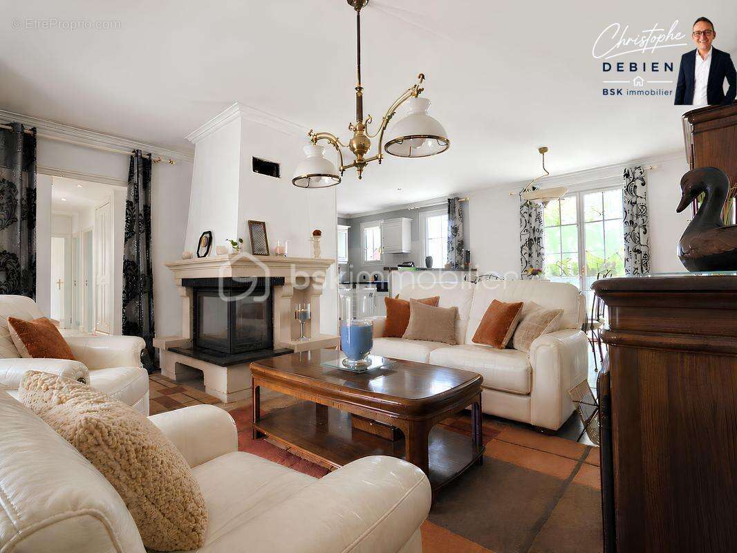 Maison familiale 4 chambres – sous-sol complet – terrain de 992 m² – proche commerces et écoles - photo 2