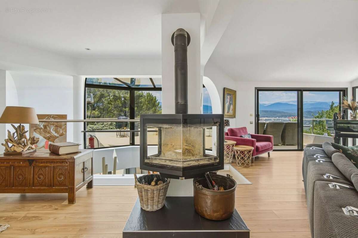 Villa d’exception à Tourrettes avec vue spectaculaire - photo 9