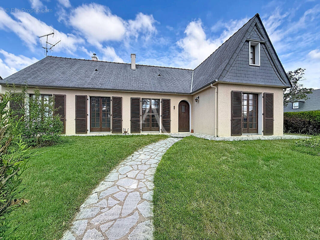 Maison à VILLEVEQUE