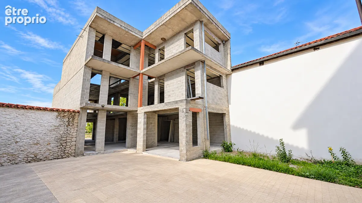 Immeuble Mont De Marsan 300 m2 avec parkings, jardin et cave. - photo 1