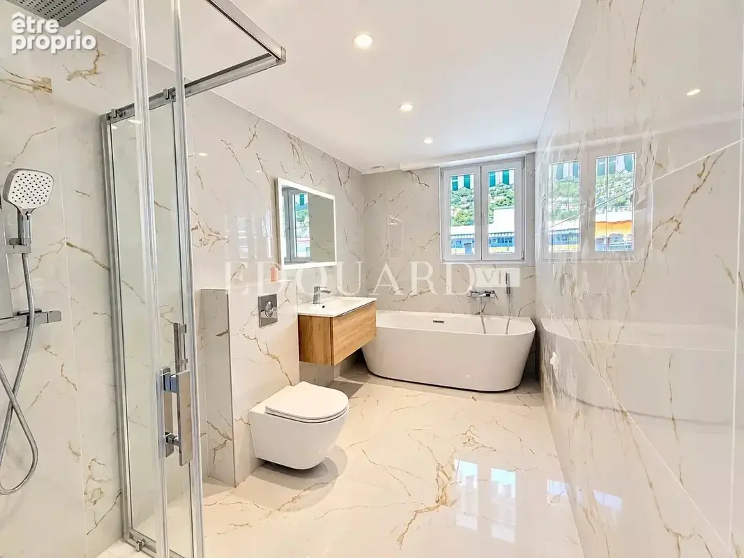 Somptueux quatre pièces à vendre avec belle vue sur la ville et la mer, en plein centre de Roquebrune Cap Martin - photo 25