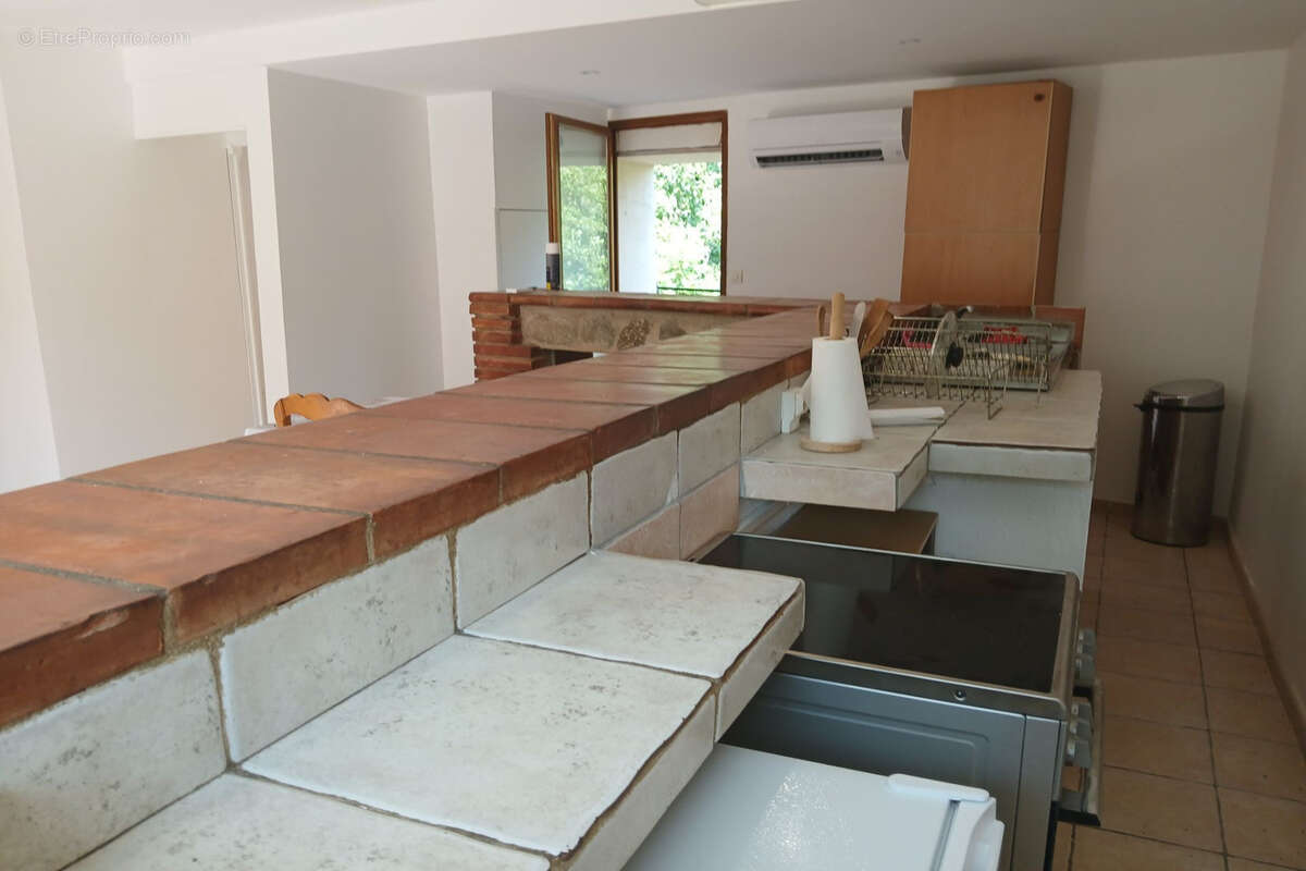 Appartement à REYNES