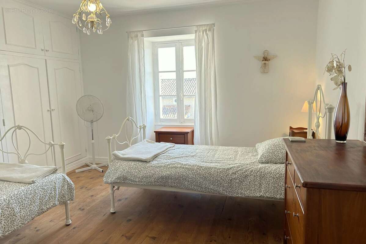 Maison de caractère rénovée de 3 à 4 chambres - photo 15