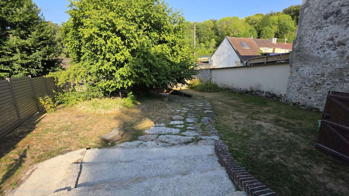 Maison entièrement rénovée avec 495 m² de terrain - photo 3
