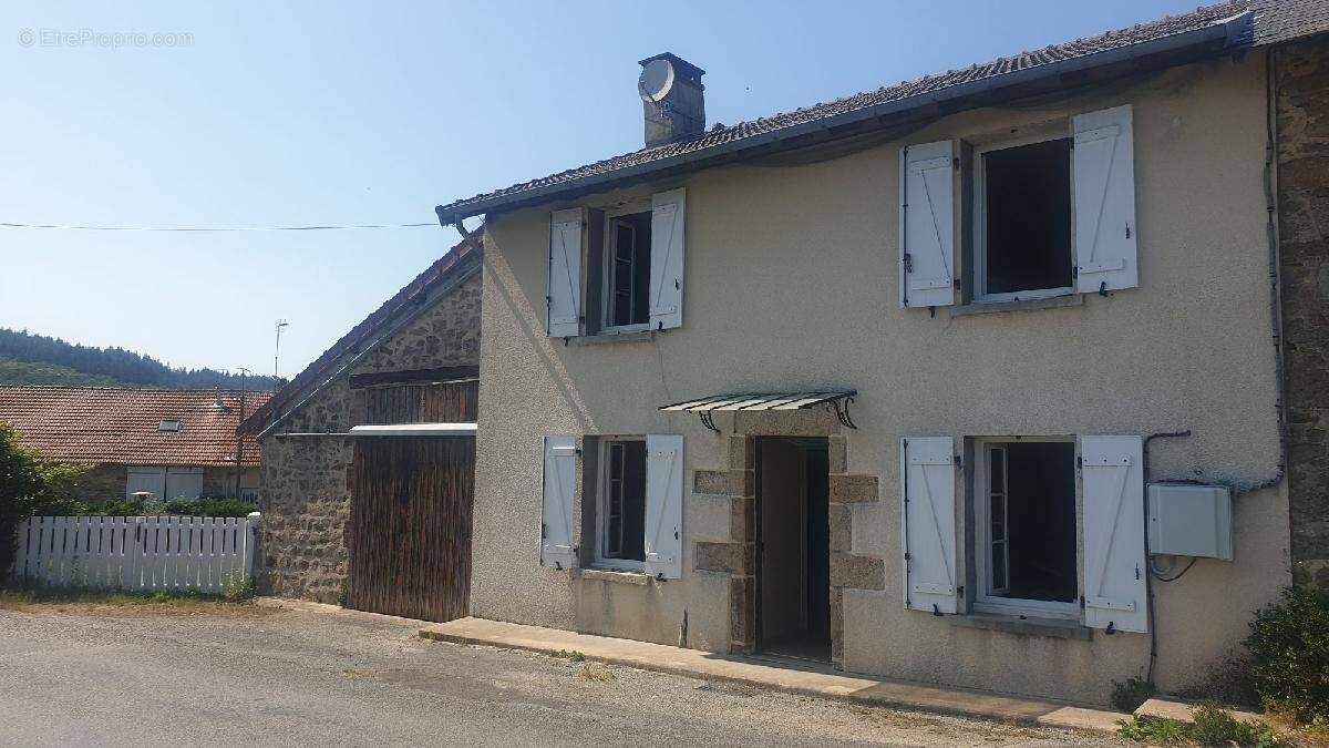 Maison à PEYRAT-LE-CHATEAU