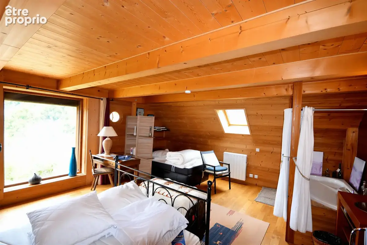 A vendre sur 2,4 ha en pleine nature 1 Chalet Rénové + 1 ancien chalet à réhabiliter - photo 14