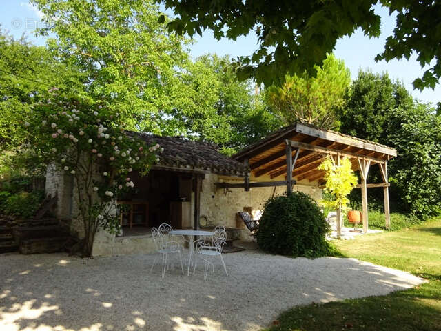 Maison à CASTELNAU-MONTRATIER