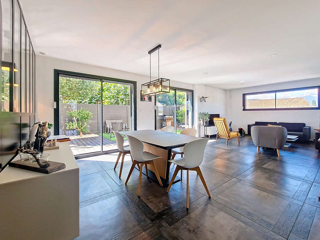 Appartement à GIERES