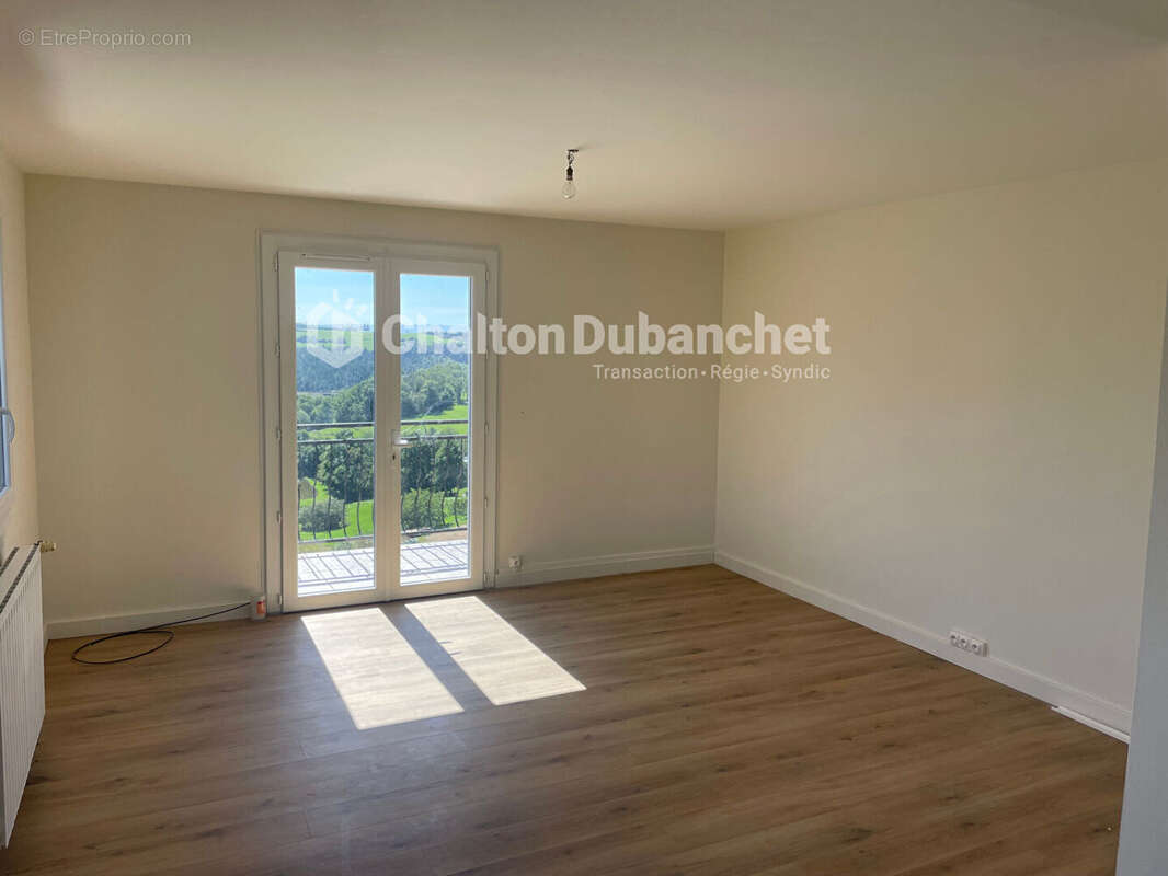 Maison à SAINTE-COLOMBE-SUR-GAND