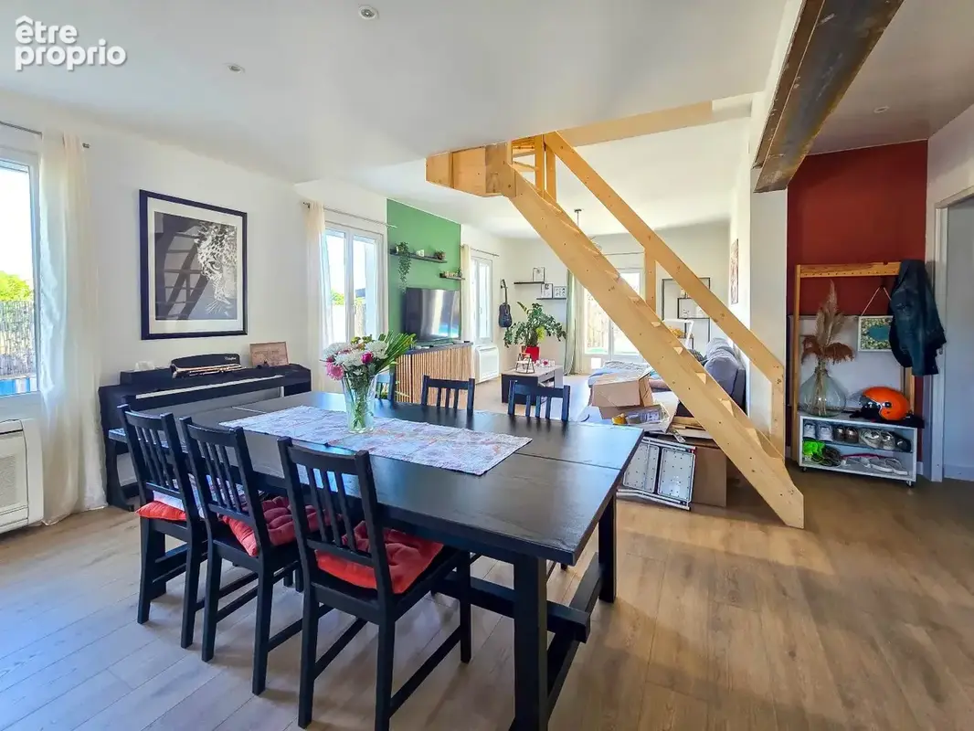 Une maison où il fait bon vivre, avec de beaux espaces intérieurs et extérieurs. - photo 6
