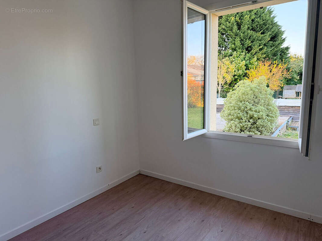 Maison à PRIGNAC-ET-MARCAMPS