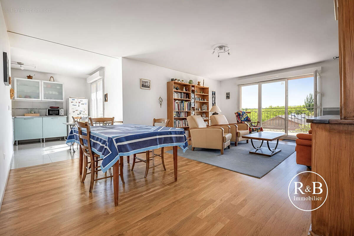 Appartement à LES CLAYES-SOUS-BOIS