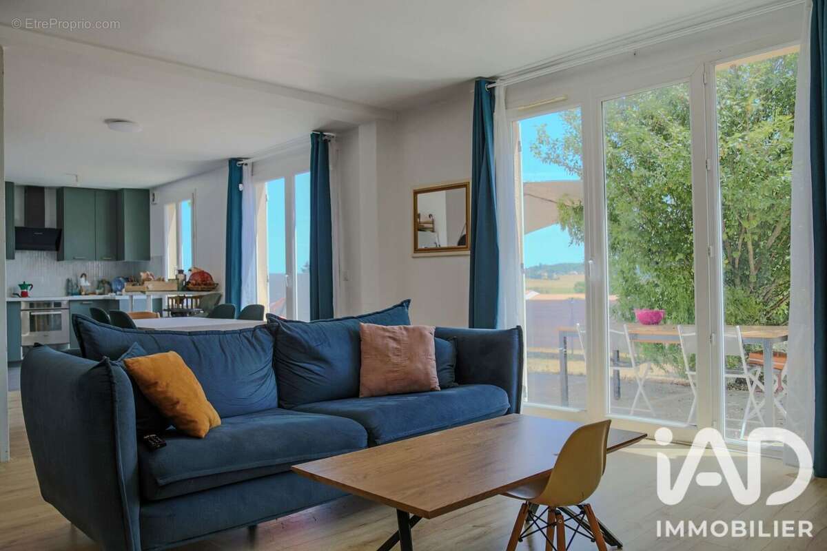 Maison 114 m² à Lussant  - photo 3
