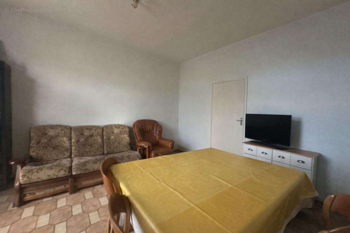 Appartement à TOULENNE