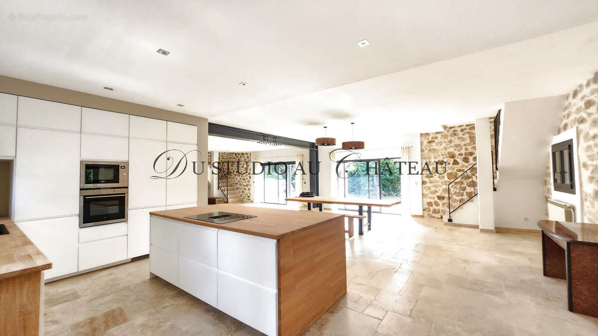 AIX superbe MAISON DE VILLE CONTEMPORAINE  340 M2 -7 chambres- beaux volumes- calme total- - photo 7