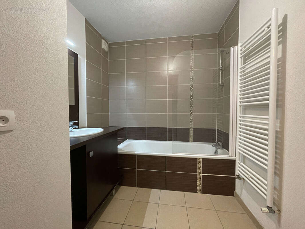Appartement 68 m² à Lons  - photo 5