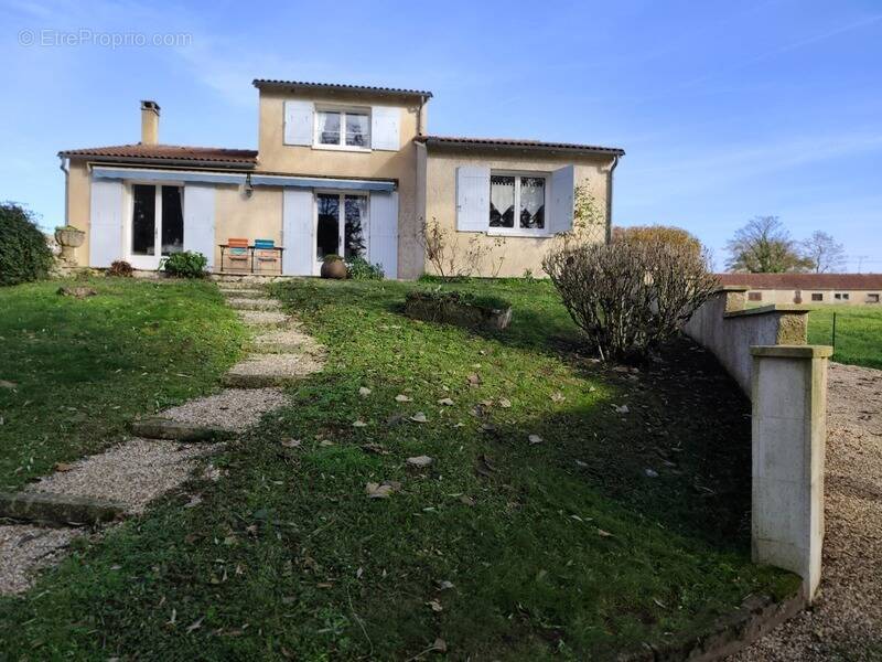 Maison à LA COURONNE