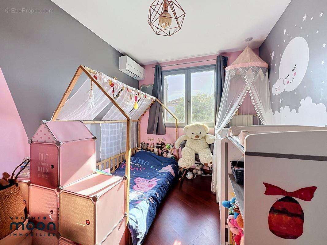 A Vendre - T4 Duplex 75m² avec terrasse et Garage Secteur Perron - photo 10