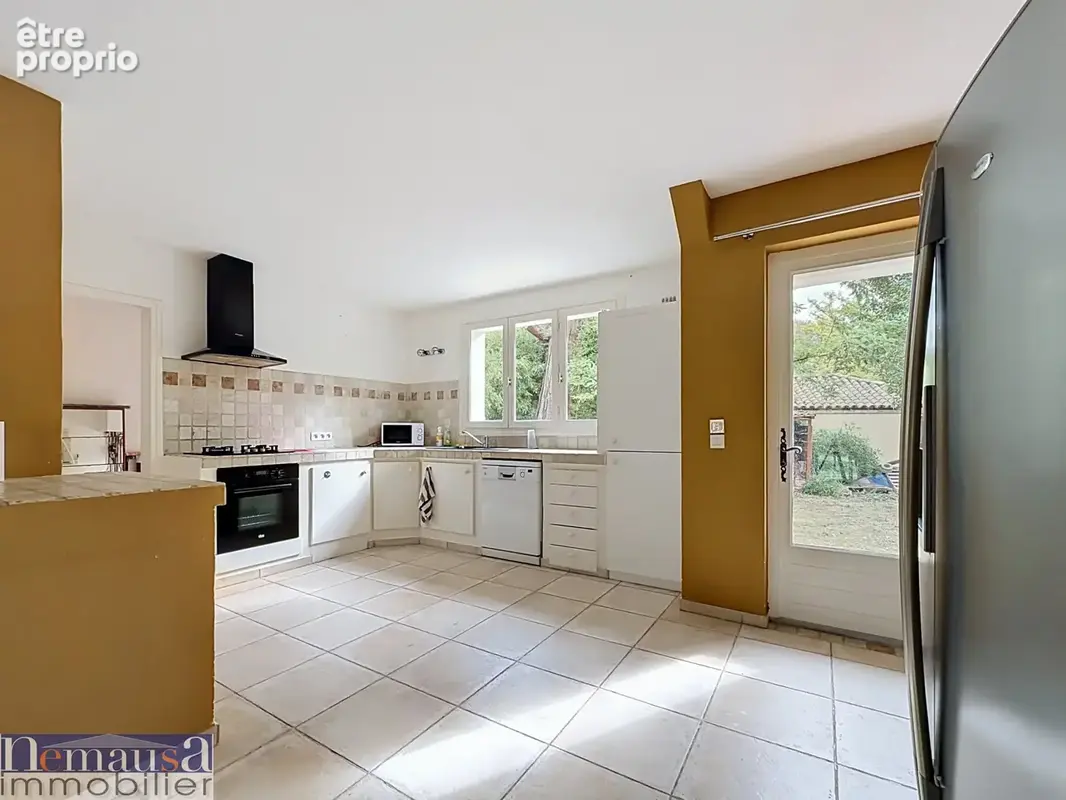 A vendre - nîmes   belle maison de plain-pied de 150 m2 avec piscine sur une parcelle de 2 100 m2 - photo 9