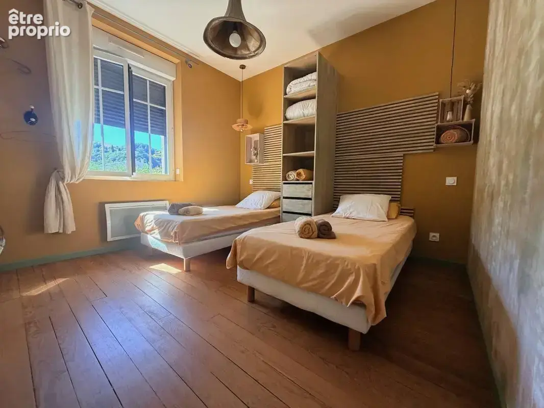 Immeuble mixte rénové avec activité touristique, appartement T4 et local professionnel - photo 5