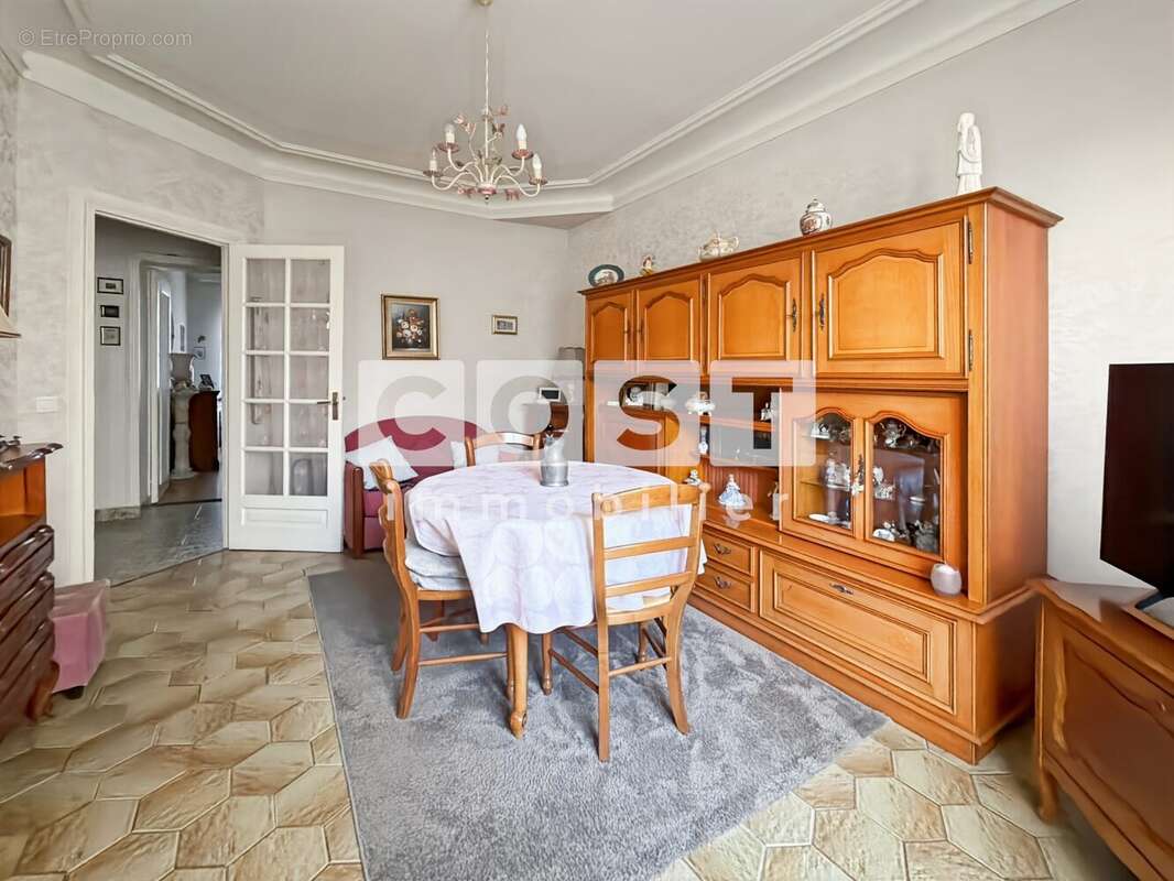 Appartement à COURBEVOIE