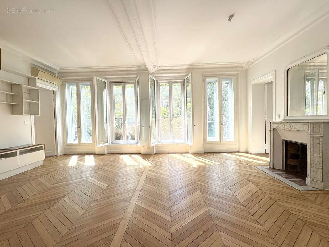 Appartement 71 m² à Paris-18e  - photo 5