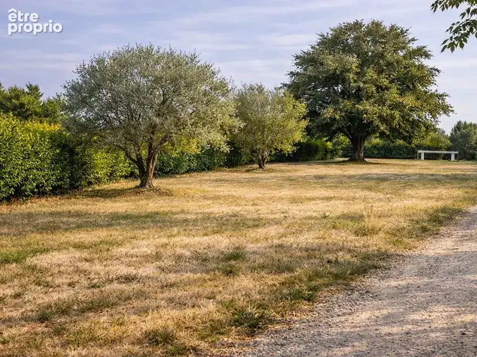 Terrain à SAINT-LAURENT-D'ARCE