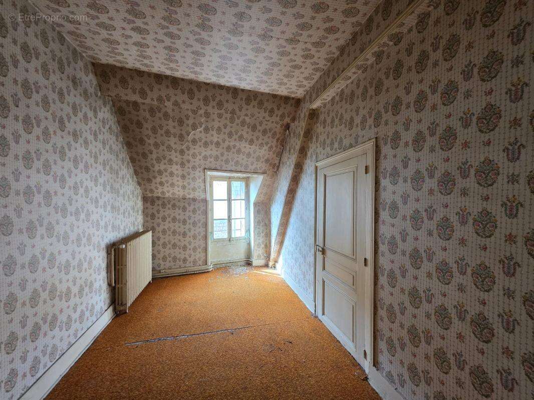 Maison à DUN-LE-POELIER