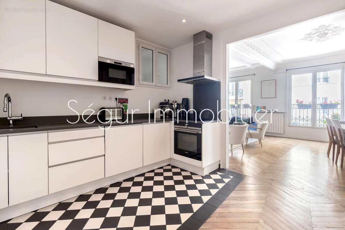 Appartement à PARIS-15E