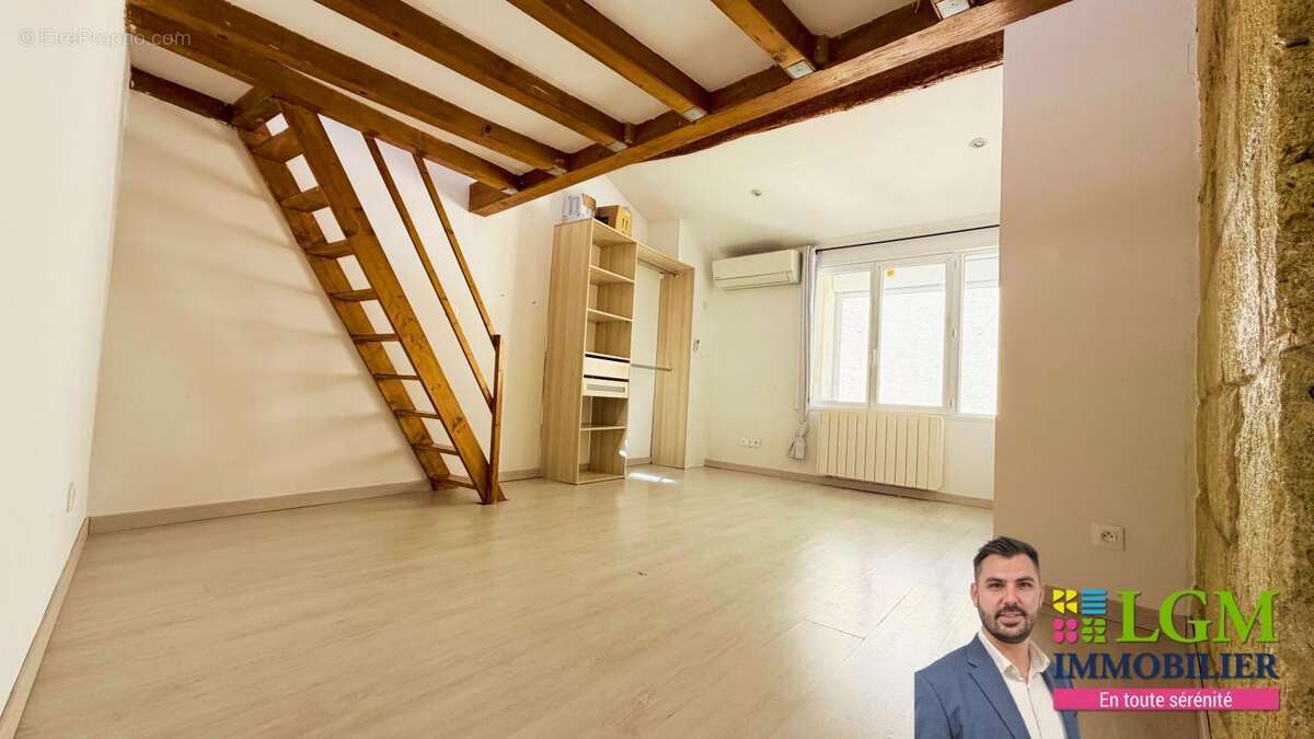 Maison à VESTRIC-ET-CANDIAC